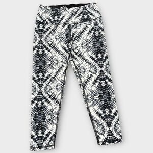 Victoria’s Secret Knockout Black and White tie-dye Patterned Leggings Size L